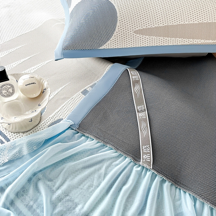 91家纺网 家纺一手货源 找家纺 雅诗帛 2026新款凉感丝PE凉感床裙款凉席三件套-几何系列 几何蓝-床裙