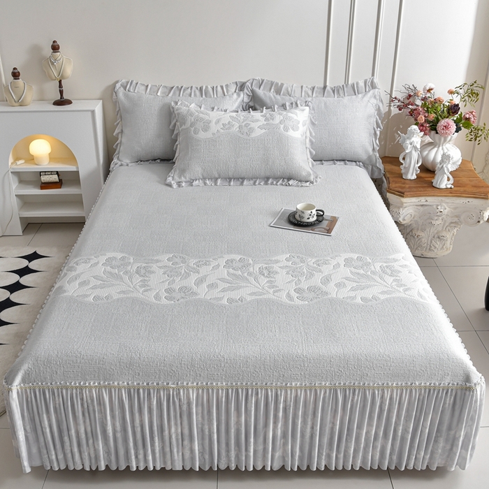 91家纺网 家纺一手货源 找家纺 （总）诺梵家纺 2026新款冰豆豆PE高分子凉感印花床裙款凉席三件套