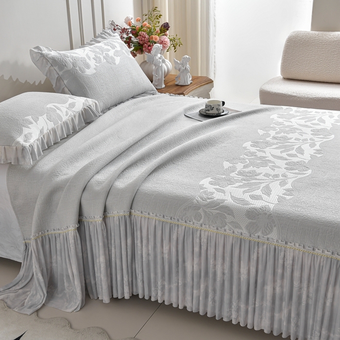 91家纺网 家纺一手货源 找家纺 （总）诺梵家纺 2026新款冰豆豆PE高分子凉感印花床裙款凉席三件套