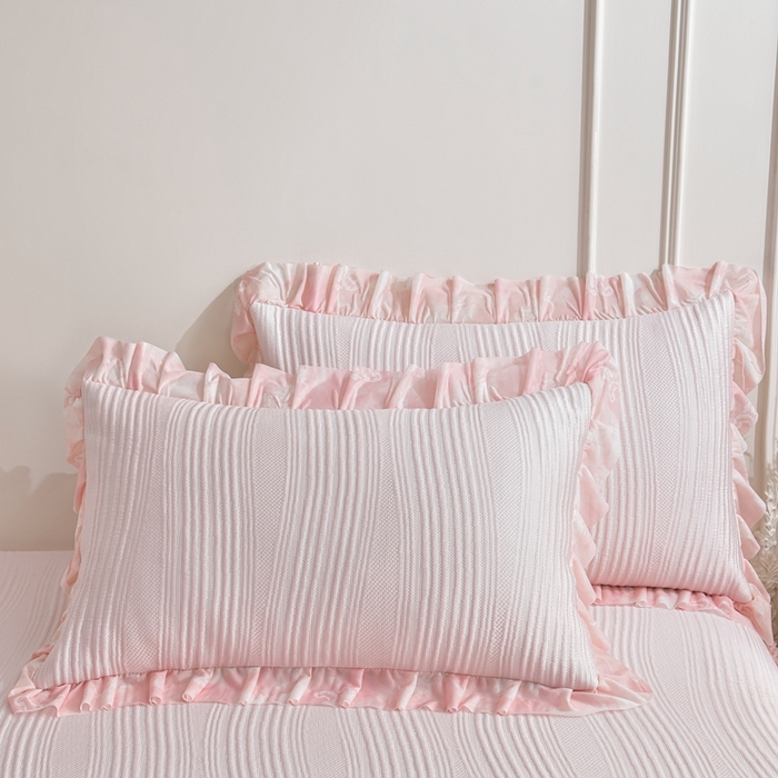 91家纺网 家纺一手货源 找家纺 诺梵家纺 2026新款冰豆豆PE高分子凉感印花床裙款凉席三件套 简时光粉