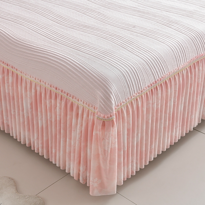 91家纺网 家纺一手货源 找家纺 诺梵家纺 2026新款冰豆豆PE高分子凉感印花床裙款凉席三件套 简时光粉