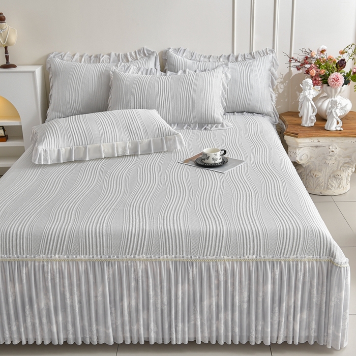 91家纺网 家纺一手货源 找家纺 诺梵家纺 2026新款冰豆豆PE高分子凉感印花床裙款凉席三件套 简时光灰