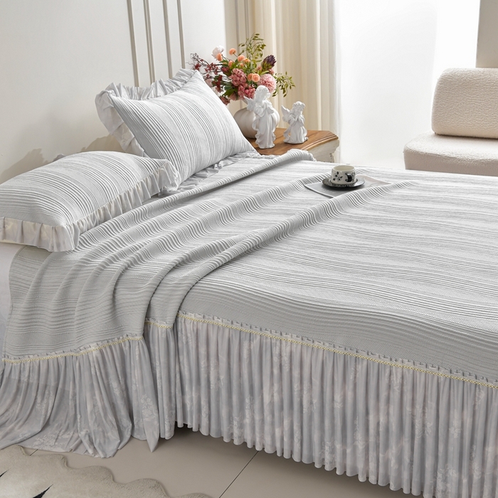 91家纺网 家纺一手货源 找家纺 诺梵家纺 2026新款冰豆豆PE高分子凉感印花床裙款凉席三件套 简时光灰