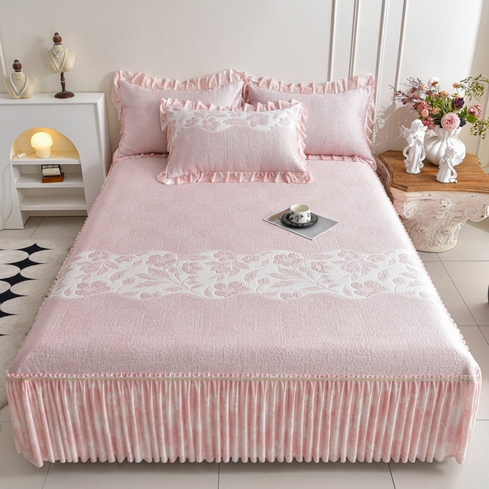 91家纺网 家纺一手货源 找家纺 诺梵家纺 2026新款冰豆豆PE高分子凉感印花床裙款凉席三件套 小蛮腰粉