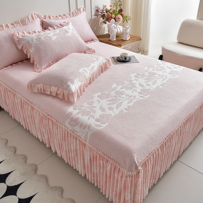 91家纺网 家纺一手货源 找家纺 诺梵家纺 2026新款冰豆豆PE高分子凉感印花床裙款凉席三件套 小蛮腰粉