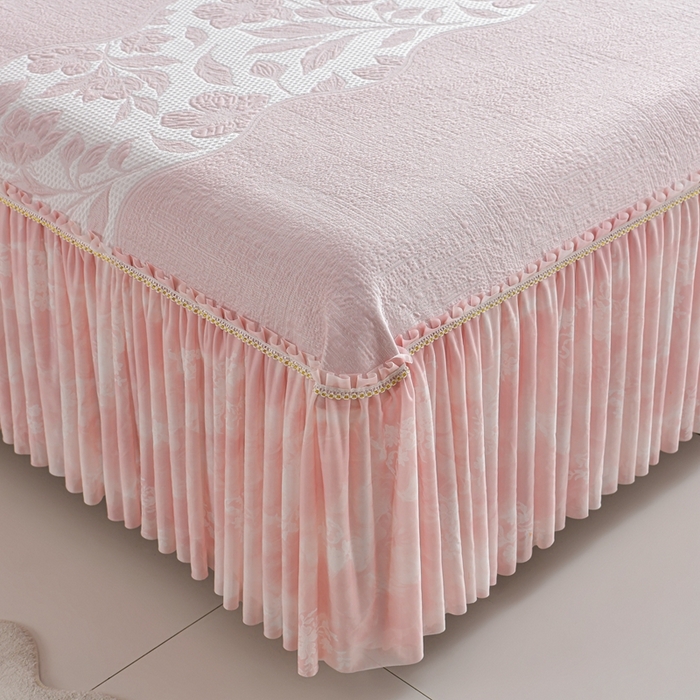 91家纺网 家纺一手货源 找家纺 诺梵家纺 2026新款冰豆豆PE高分子凉感印花床裙款凉席三件套 小蛮腰粉