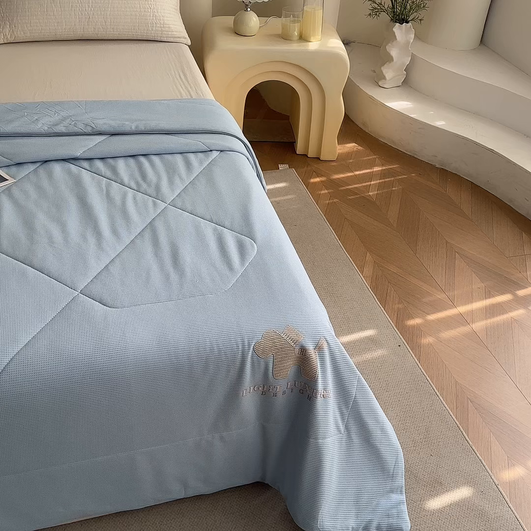 91家纺网 家纺一手货源 找家纺 宇淳国际 2026新款华夫格夏凉被 浅蓝灰