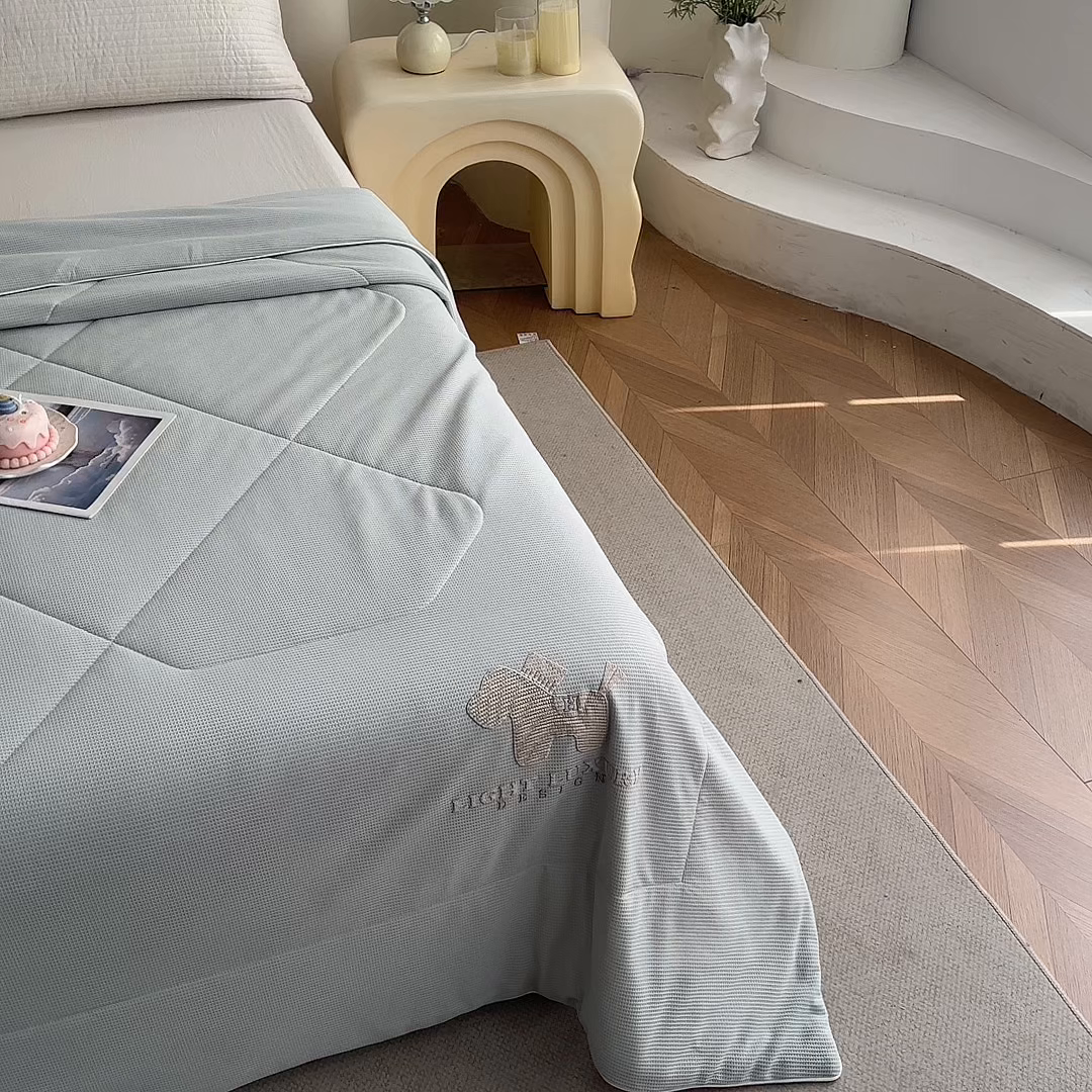 91家纺网 家纺一手货源 找家纺 宇淳国际 2026新款华夫格夏凉被 浅灰