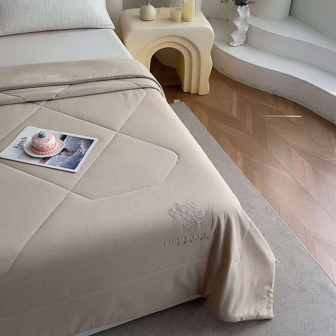 91家纺网 家纺一手货源 找家纺 宇淳国际 2026新款华夫格夏凉被 卡其