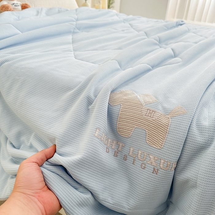 91家纺网 家纺一手货源 找家纺 宇淳国际 2026新款华夫格夏凉被 浅蓝灰