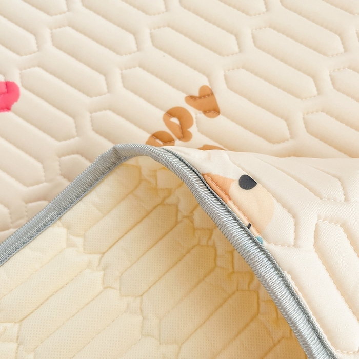 91家纺网 家纺一手货源 找家纺 川悦生活 2026新款大版宿舍凉感丝学生床凉席三件套 哆啦腊肠