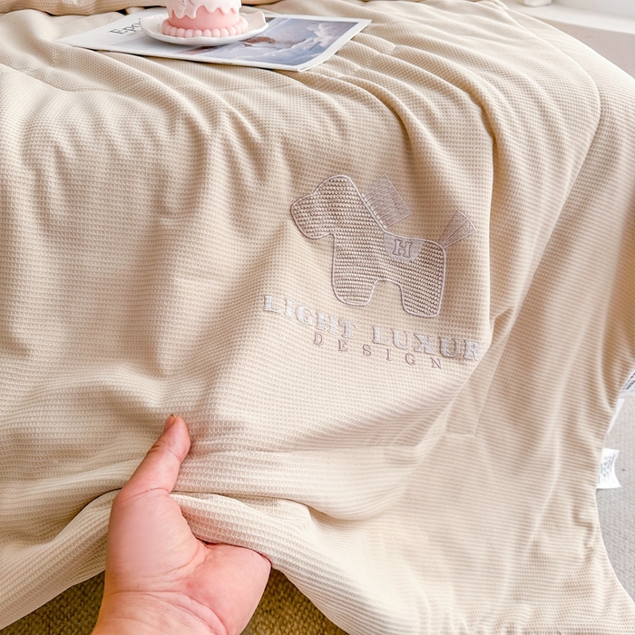 91家纺网 家纺一手货源 找家纺 宇淳国际 2026新款华夫格夏凉被 卡其