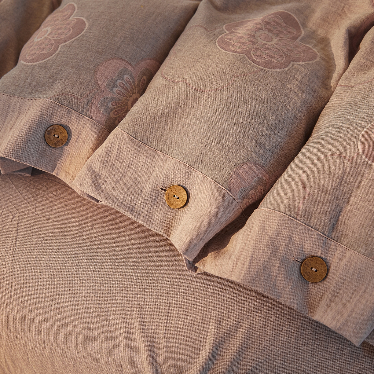 91家纺网 家纺一手货源 找家纺 （总）仰望棉麻双层纱供应链 2026新款全棉色织提花双层纱纽扣款四件套-花未眠