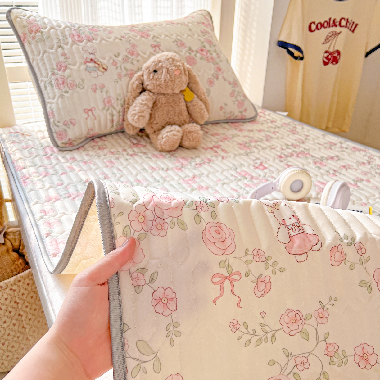 91家纺网 家纺一手货源 找家纺 川悦生活 2026新款大版宿舍凉感丝学生床凉席三件套 粉雾玫瑰