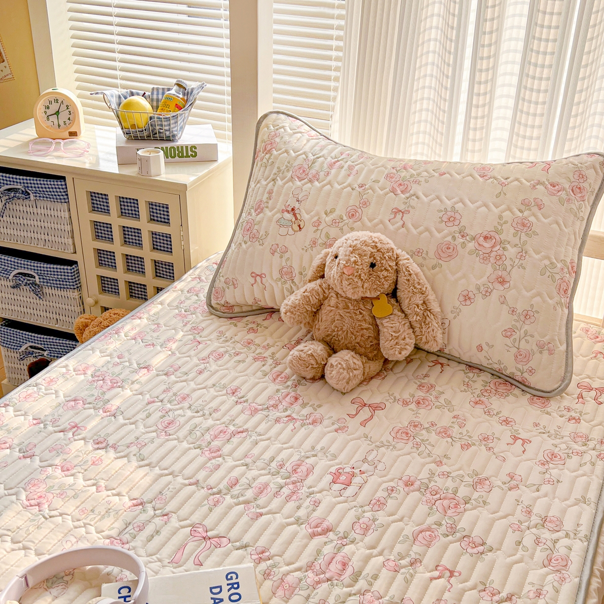 91家纺网 家纺一手货源 找家纺 川悦生活 2026新款大版宿舍凉感丝学生床凉席三件套 粉雾玫瑰