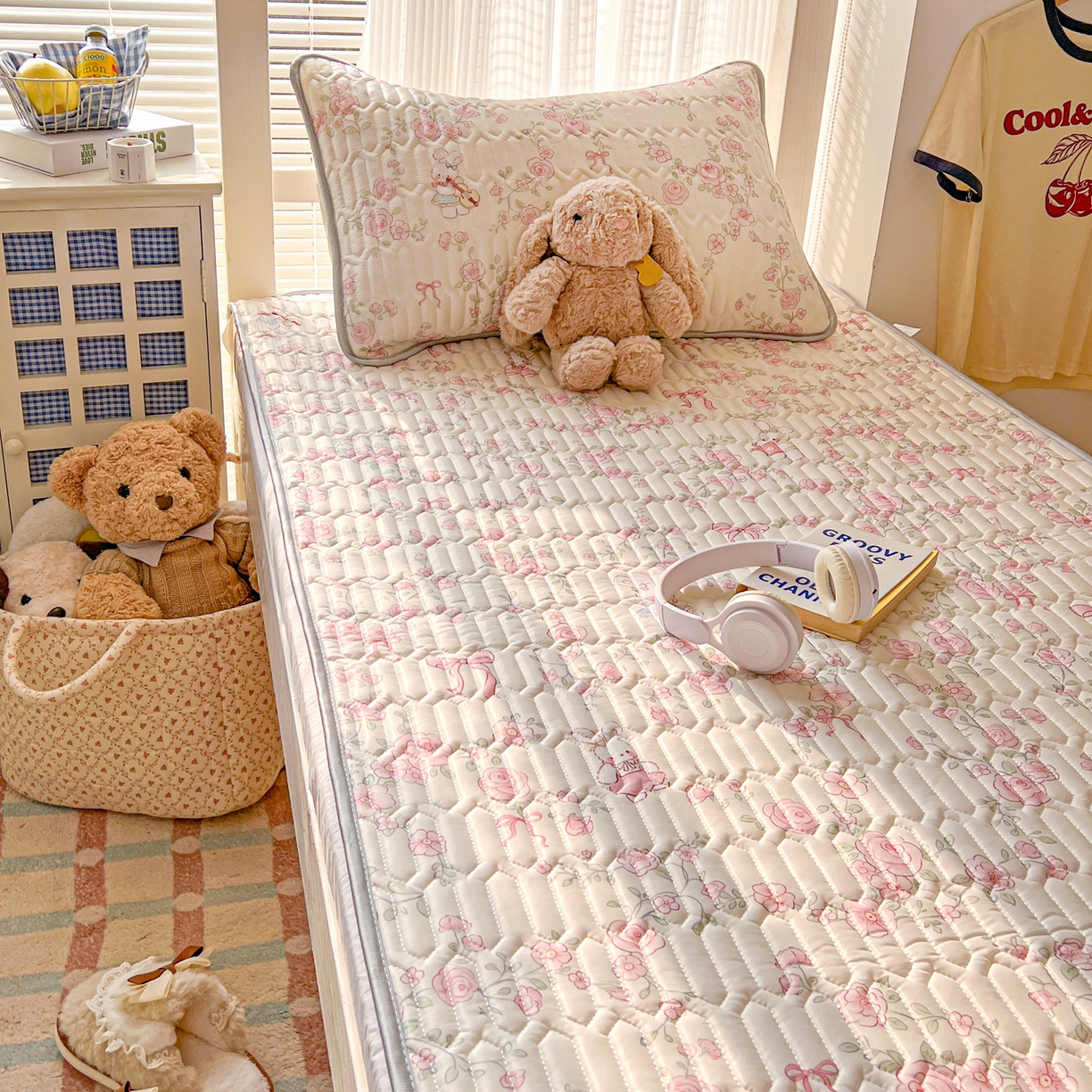 91家纺网 家纺一手货源 找家纺 川悦生活 2026新款大版宿舍凉感丝学生床凉席三件套 粉雾玫瑰