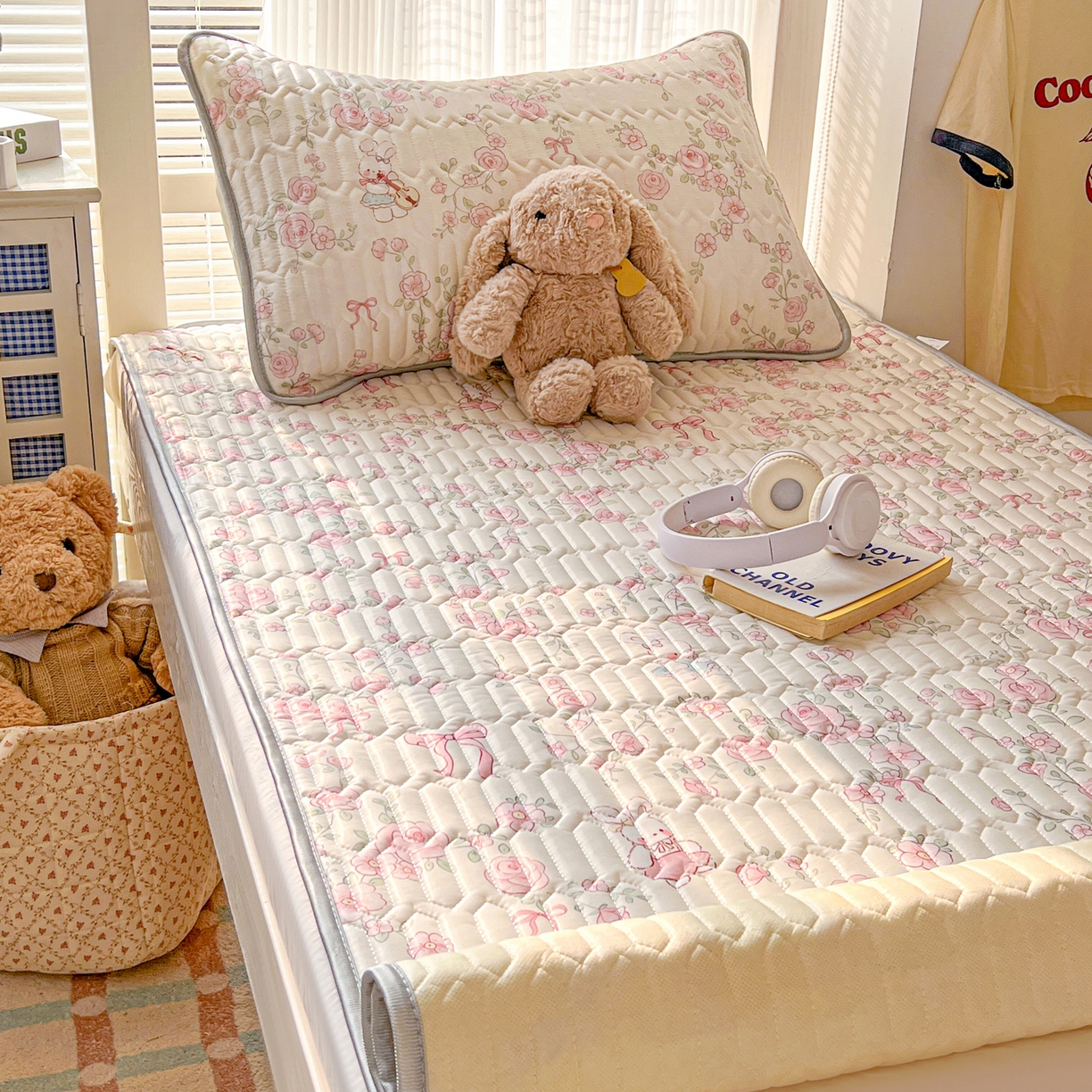 91家纺网 家纺一手货源 找家纺 川悦生活 2026新款大版宿舍凉感丝学生床凉席三件套 粉雾玫瑰