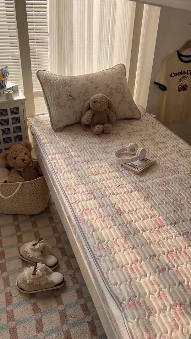 91家纺网 家纺一手货源 找家纺 川悦生活 2026新款大版宿舍凉感丝学生床凉席三件套 粉雾玫瑰