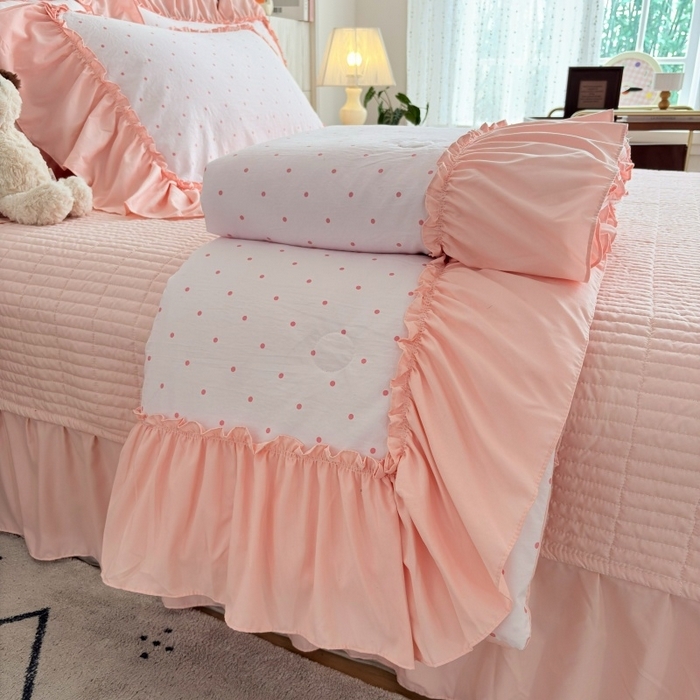91家纺网 家纺一手货源 找家纺 铠畅 2026新款法式宽边水洗棉泡芙纱床盖款夏被四件套 粉雾波点