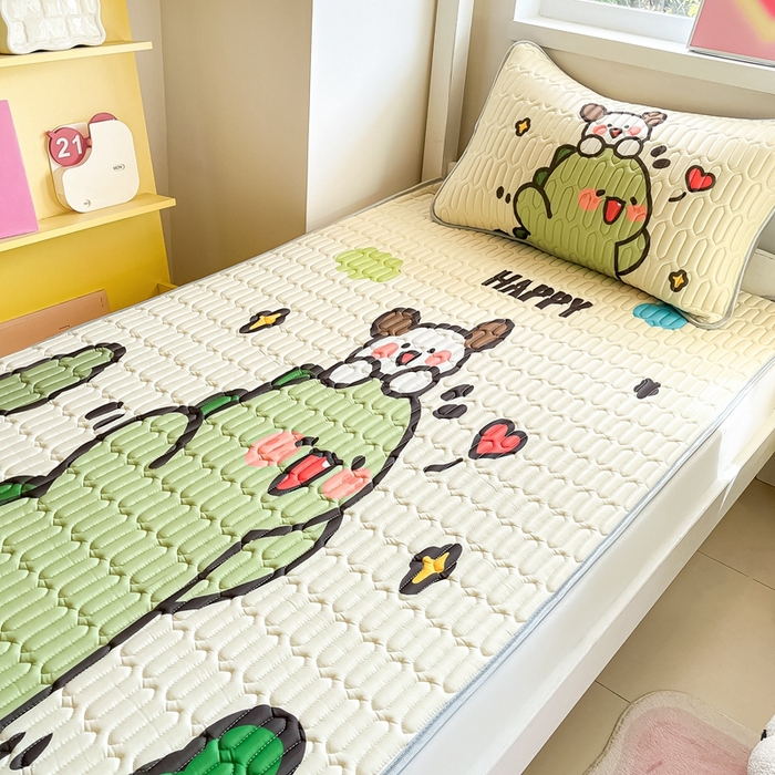 91家纺网 家纺一手货源 找家纺 川悦生活 2026新款大版宿舍凉感丝学生床凉席三件套 哈哈恐龙