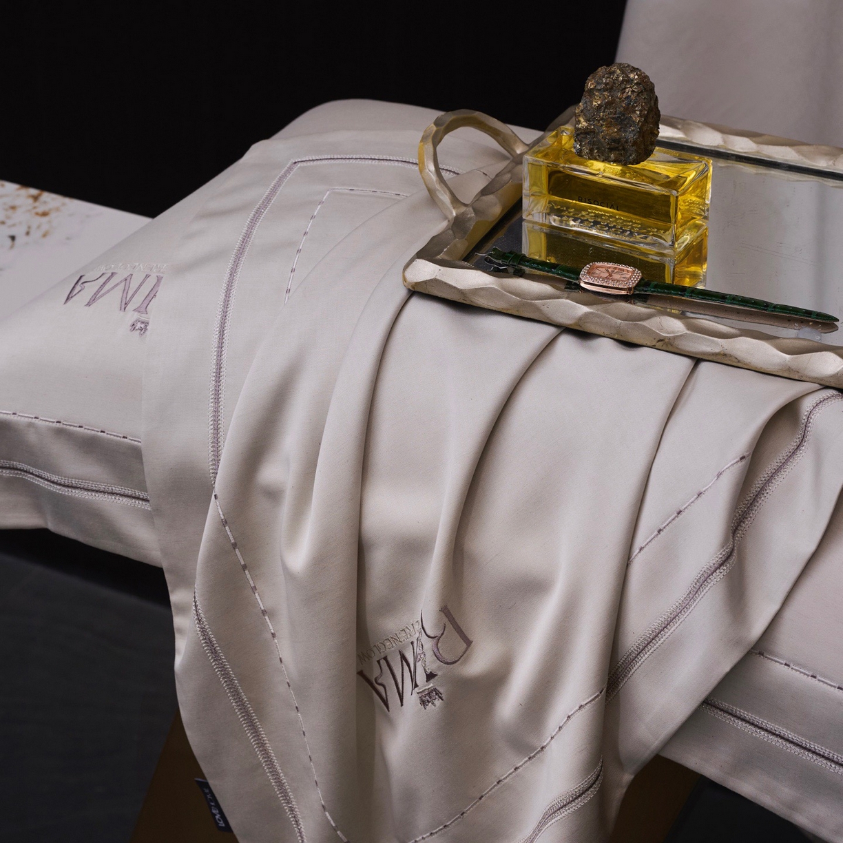 91家纺网 家纺一手货源 找家纺 玖玖爱家纺 2026新款天丝棉麻极简主义四件套 月影绿