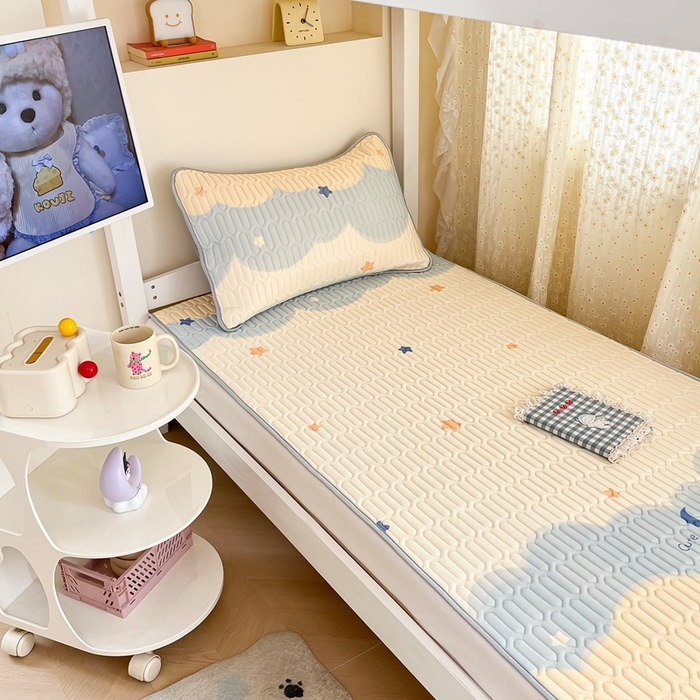 91家纺网 家纺一手货源 找家纺 川悦生活 2026新款大版宿舍凉感丝学生床凉席三件套 海盐星空