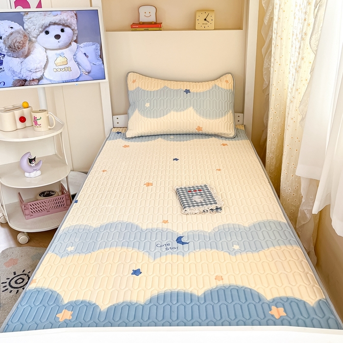 91家纺网 家纺一手货源 找家纺 川悦生活 2026新款大版宿舍凉感丝学生床凉席三件套 海盐星空