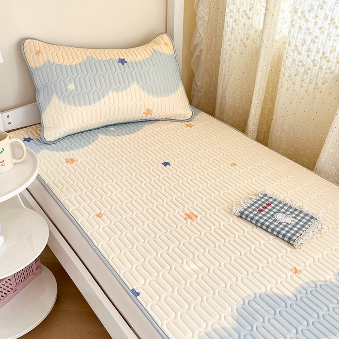 91家纺网 家纺一手货源 找家纺 川悦生活 2026新款大版宿舍凉感丝学生床凉席三件套 海盐星空