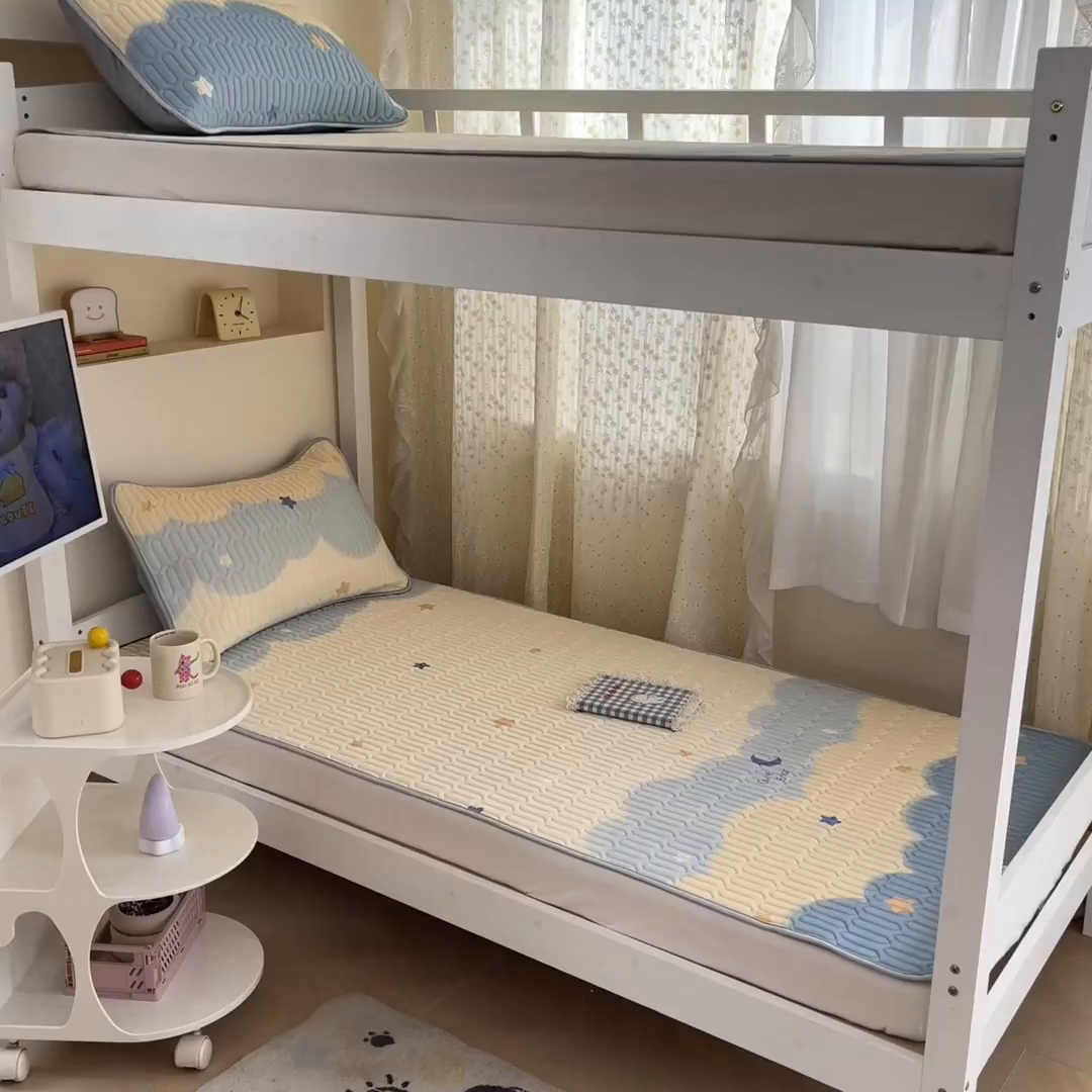 91家纺网 家纺一手货源 找家纺 川悦生活 2026新款大版宿舍凉感丝学生床凉席三件套 海盐星空