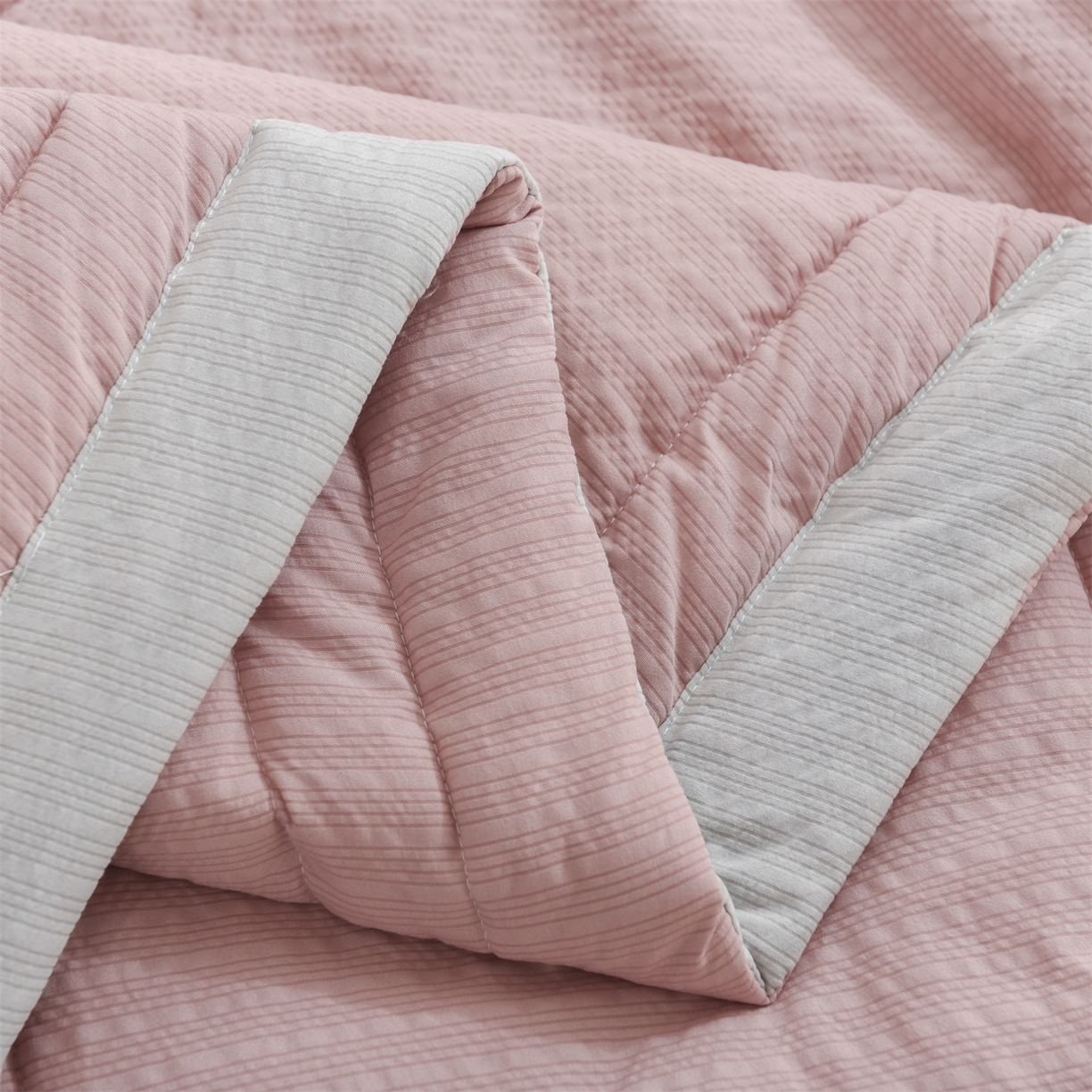 91家纺网 家纺一手货源 找家纺 恋绒家纺 2026春夏新款泡芙纱双层纱泡泡提花皱皱纱夏被夏凉被空调被 豆沙