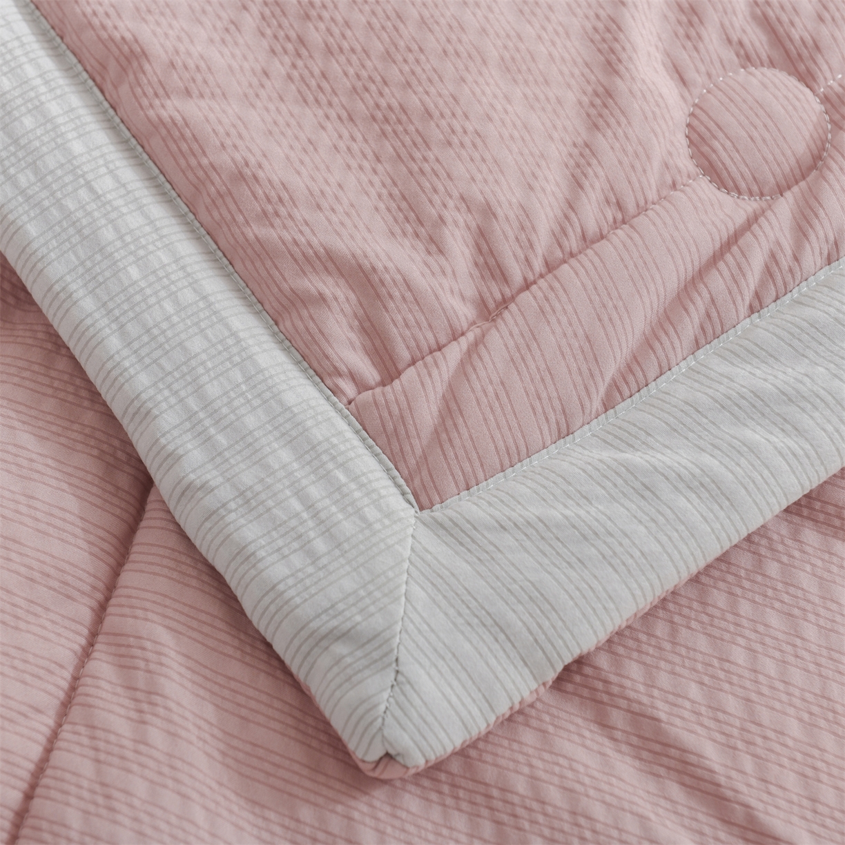 91家纺网 家纺一手货源 找家纺 恋绒家纺 2026春夏新款泡芙纱双层纱泡泡提花皱皱纱夏被夏凉被空调被 豆沙