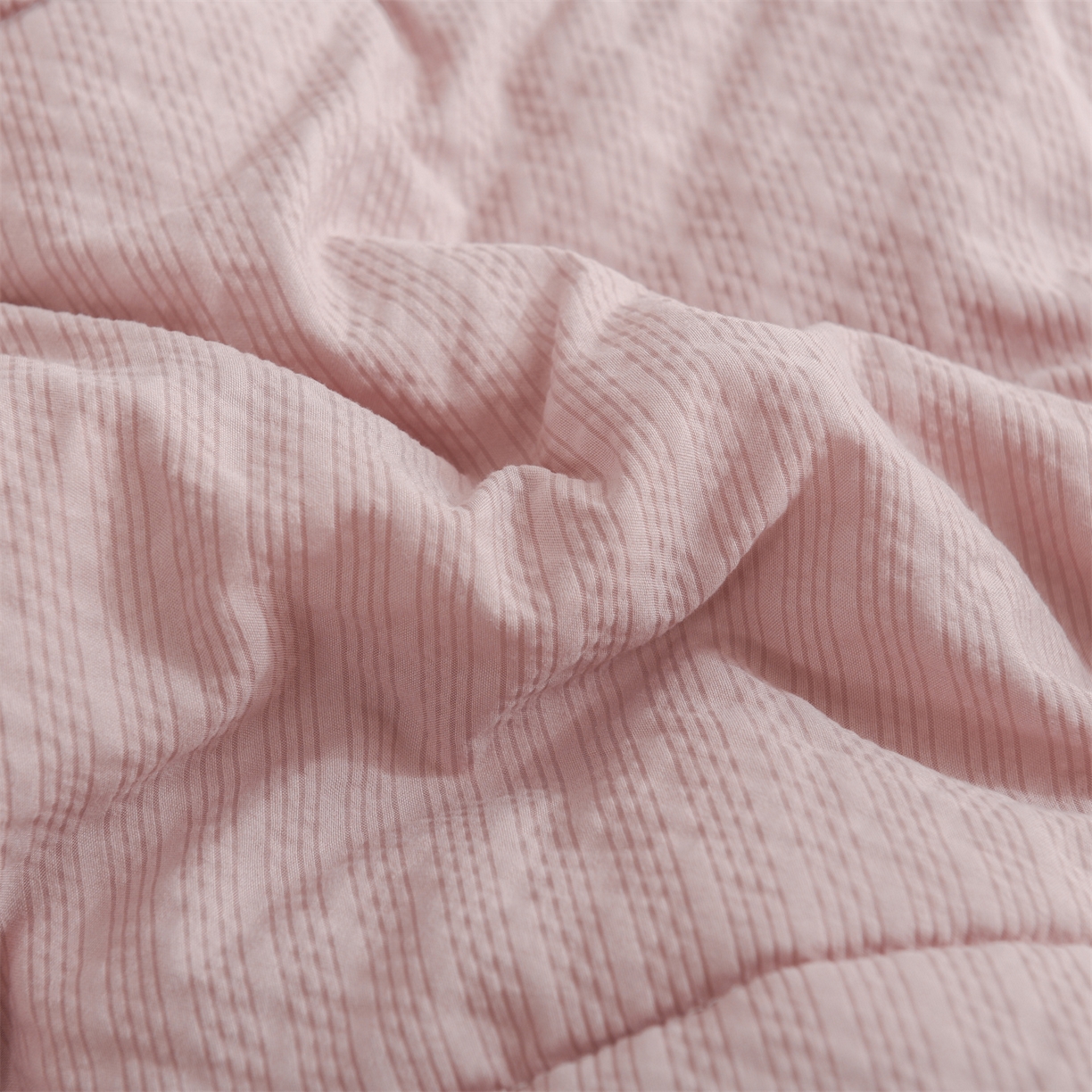 91家纺网 家纺一手货源 找家纺 恋绒家纺 2026春夏新款泡芙纱双层纱泡泡提花皱皱纱夏被夏凉被空调被 豆沙