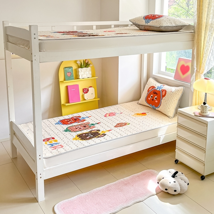 91家纺网 家纺一手货源 找家纺 川悦生活 2026新款大版宿舍凉感丝学生床凉席三件套 快乐熊仔