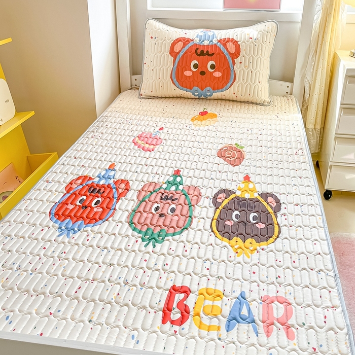 91家纺网 家纺一手货源 找家纺 川悦生活 2026新款大版宿舍凉感丝学生床凉席三件套 快乐熊仔