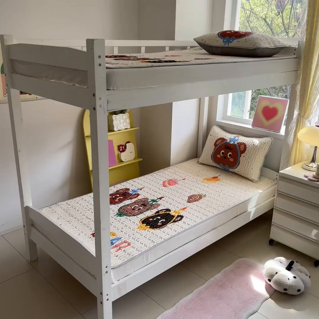 91家纺网 家纺一手货源 找家纺 川悦生活 2026新款大版宿舍凉感丝学生床凉席三件套 快乐熊仔