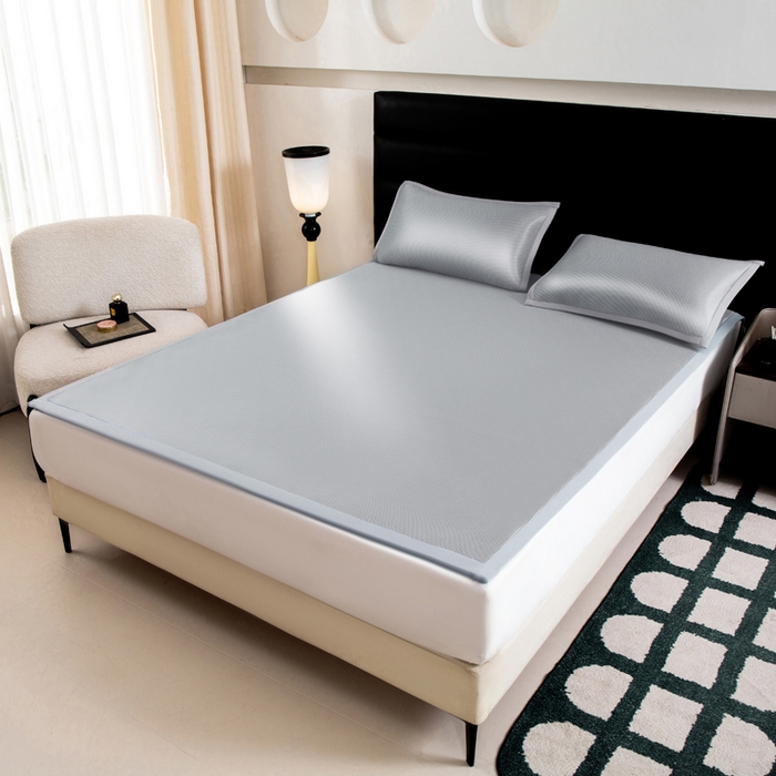 91家纺网 家纺一手货源 找家纺 家喜爱 2026新款碳光冰丝席子三件套加厚复合三明治款冰丝软席平铺席 千鸟格-灰【复合三明治款】