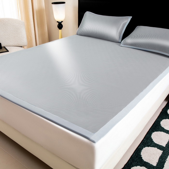 91家纺网 家纺一手货源 找家纺 家喜爱 2026新款碳光冰丝席子三件套加厚复合三明治款冰丝软席平铺席 千鸟格-灰【复合三明治款】