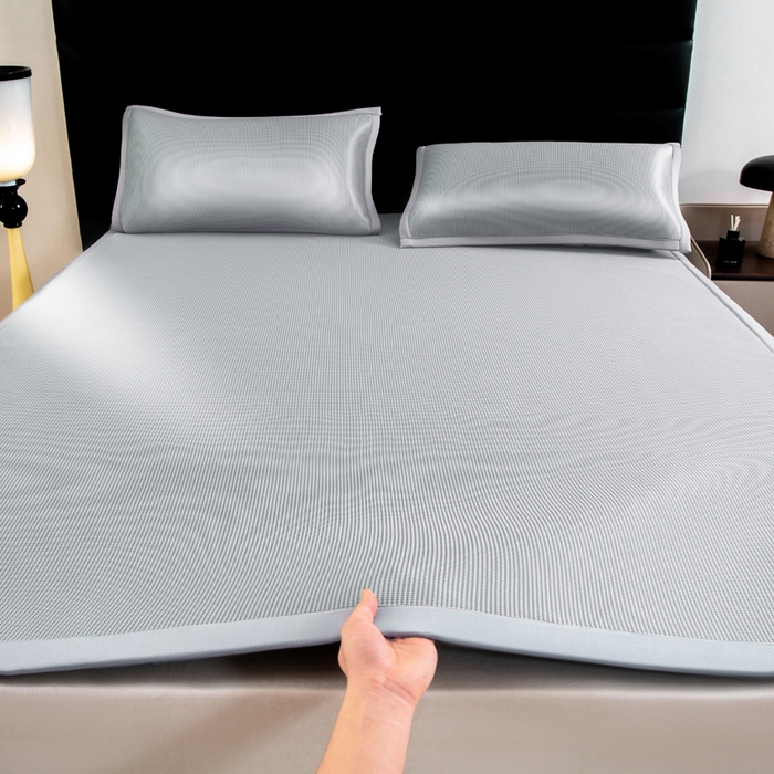 91家纺网 家纺一手货源 找家纺 家喜爱 2026新款碳光冰丝席子三件套加厚复合三明治款冰丝软席平铺席 千鸟格-灰【复合三明治款】