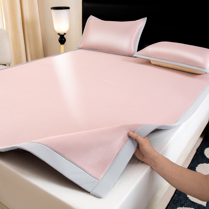 91家纺网 家纺一手货源 找家纺 家喜爱 2026新款碳光冰丝席子三件套加厚复合三明治款冰丝软席平铺席 千鸟格-粉【复合三明治款】