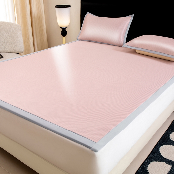 91家纺网 家纺一手货源 找家纺 家喜爱 2026新款碳光冰丝席子三件套加厚复合三明治款冰丝软席平铺席 千鸟格-粉【复合三明治款】