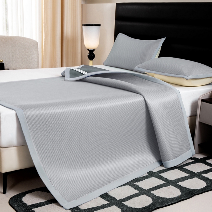 91家纺网 家纺一手货源 找家纺 家喜爱 2026新款碳光冰丝席子三件套加厚复合三明治款冰丝软席平铺席 千鸟格-灰【复合三明治款】