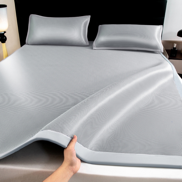 91家纺网 家纺一手货源 找家纺 家喜爱 2026新款碳光冰丝席子三件套加厚复合三明治款冰丝软席平铺席 千鸟格-灰【复合三明治款】