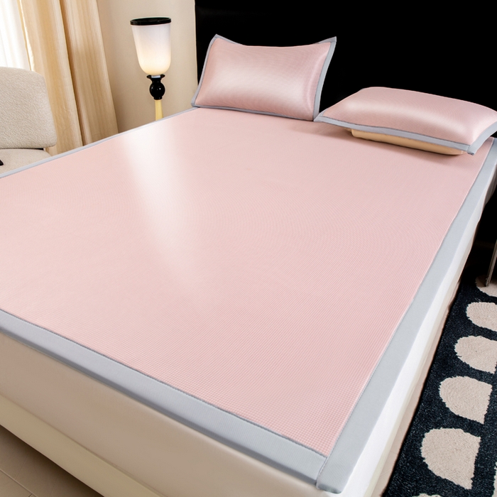 91家纺网 家纺一手货源 找家纺 家喜爱 2026新款碳光冰丝席子三件套加厚复合三明治款冰丝软席平铺席 千鸟格-粉【复合三明治款】