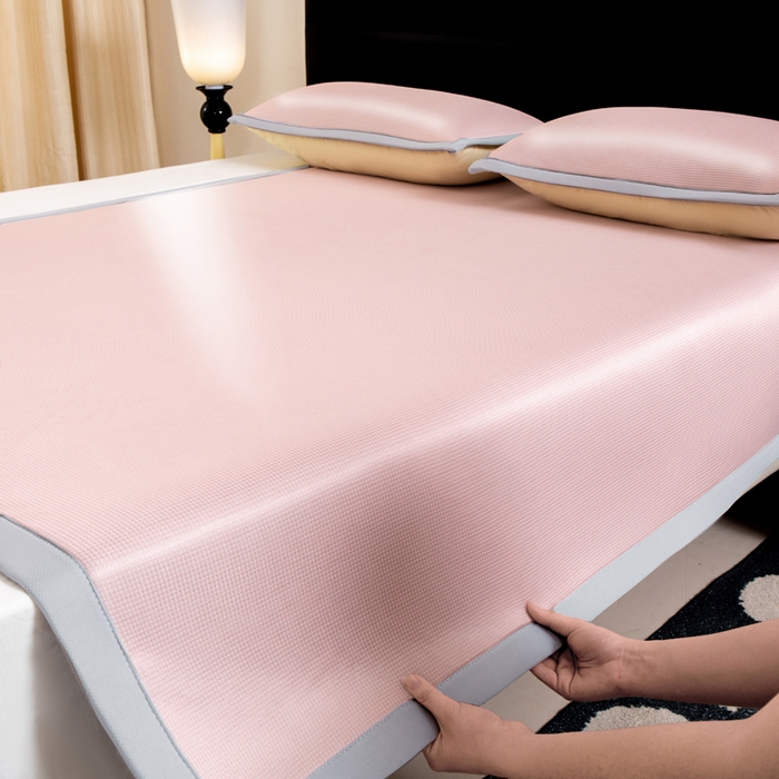 91家纺网 家纺一手货源 找家纺 家喜爱 2026新款碳光冰丝席子三件套加厚复合三明治款冰丝软席平铺席 千鸟格-粉【复合三明治款】