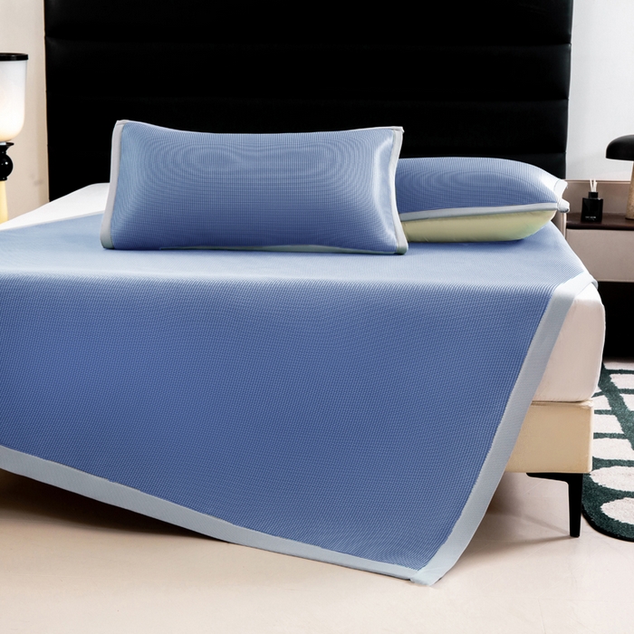 91家纺网 家纺一手货源 找家纺 家喜爱 2026新款碳光冰丝席子三件套加厚复合三明治款冰丝软席平铺席 千鸟格-蓝【复合三明治款】