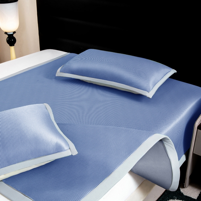 91家纺网 家纺一手货源 找家纺 家喜爱 2026新款碳光冰丝席子三件套加厚复合三明治款冰丝软席平铺席 千鸟格-蓝【复合三明治款】