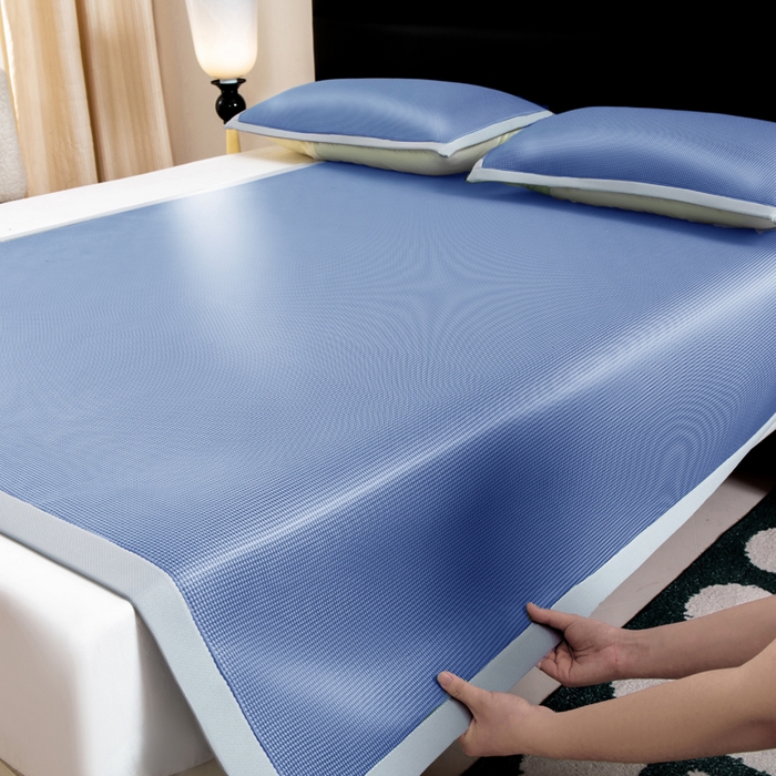 91家纺网 家纺一手货源 找家纺 家喜爱 2026新款碳光冰丝席子三件套加厚复合三明治款冰丝软席平铺席 千鸟格-蓝【复合三明治款】