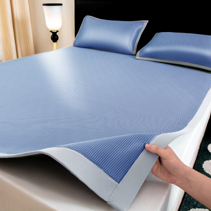 91家纺网 家纺一手货源 找家纺 家喜爱 2026新款碳光冰丝席子三件套加厚复合三明治款冰丝软席平铺席 千鸟格-蓝【复合三明治款】