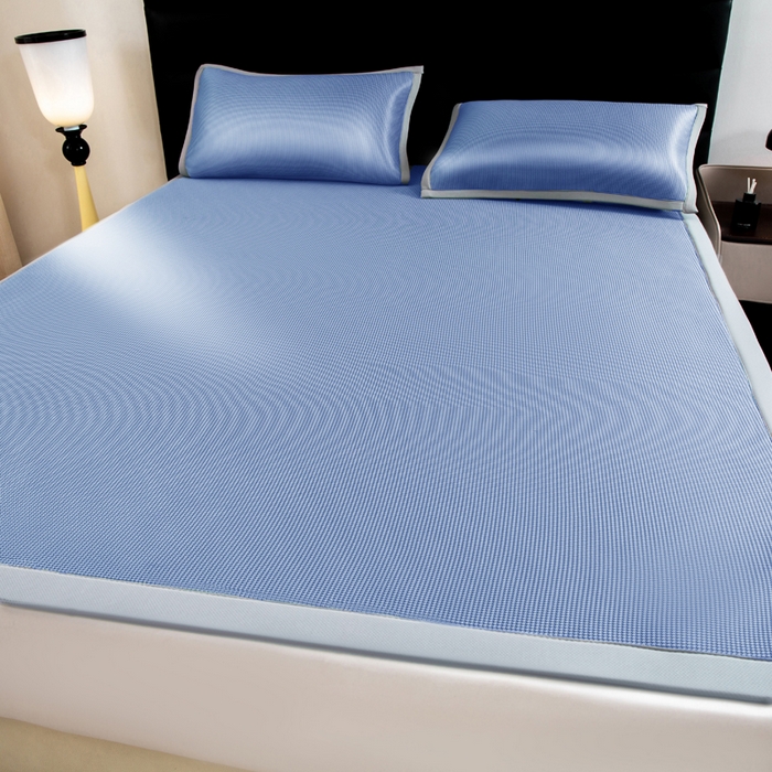 91家纺网 家纺一手货源 找家纺 家喜爱 2026新款碳光冰丝席子三件套加厚复合三明治款冰丝软席平铺席 千鸟格-蓝【复合三明治款】