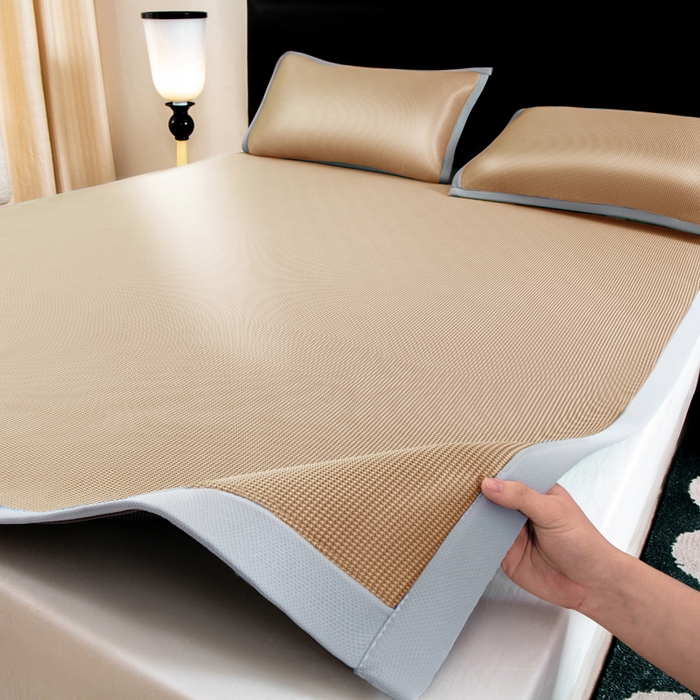 91家纺网 家纺一手货源 找家纺 家喜爱 2026新款碳光冰丝席子三件套加厚复合三明治款冰丝软席平铺席 千鸟格-咖【复合三明治款】